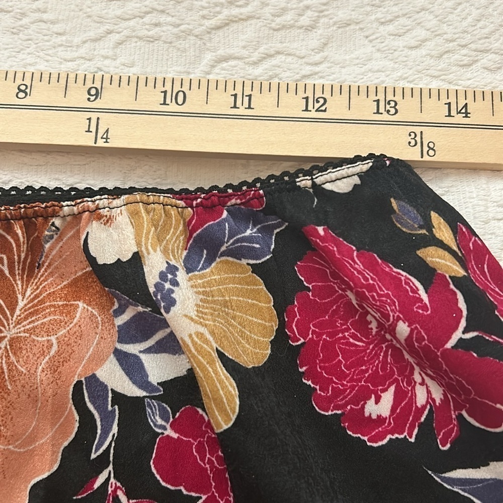 NWT Band of the Free Boho Floral skirt. Lace trim, black, red. Women’s size M. - Picture 7 of 8